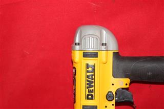 DeWalt DWFP12233 18 Gauge 2-1/8